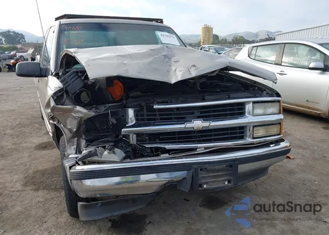 1998 Chevrolet C1500 Fleetside z USA, uszkodzony, nr VIN 1GCEC19R2WR112467